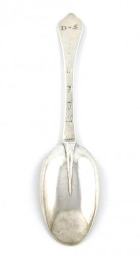 A Queen Anne silver Dog-nose spoon, by Lawrence Coles, London 1702, the oval bowl with a plain rat-tail, the reverse of the terminal scratch initialled 'D*S', length 20cm, approx. weight 1.6oz.